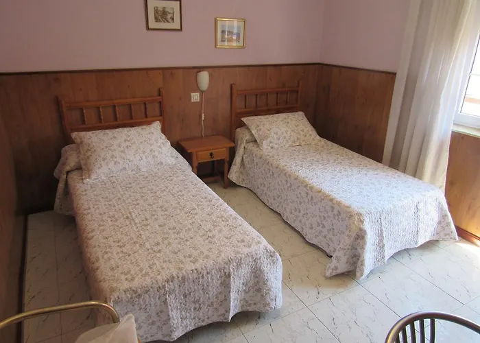 Restaurante El Abuelo Gæstehus Trobajo Del Camino